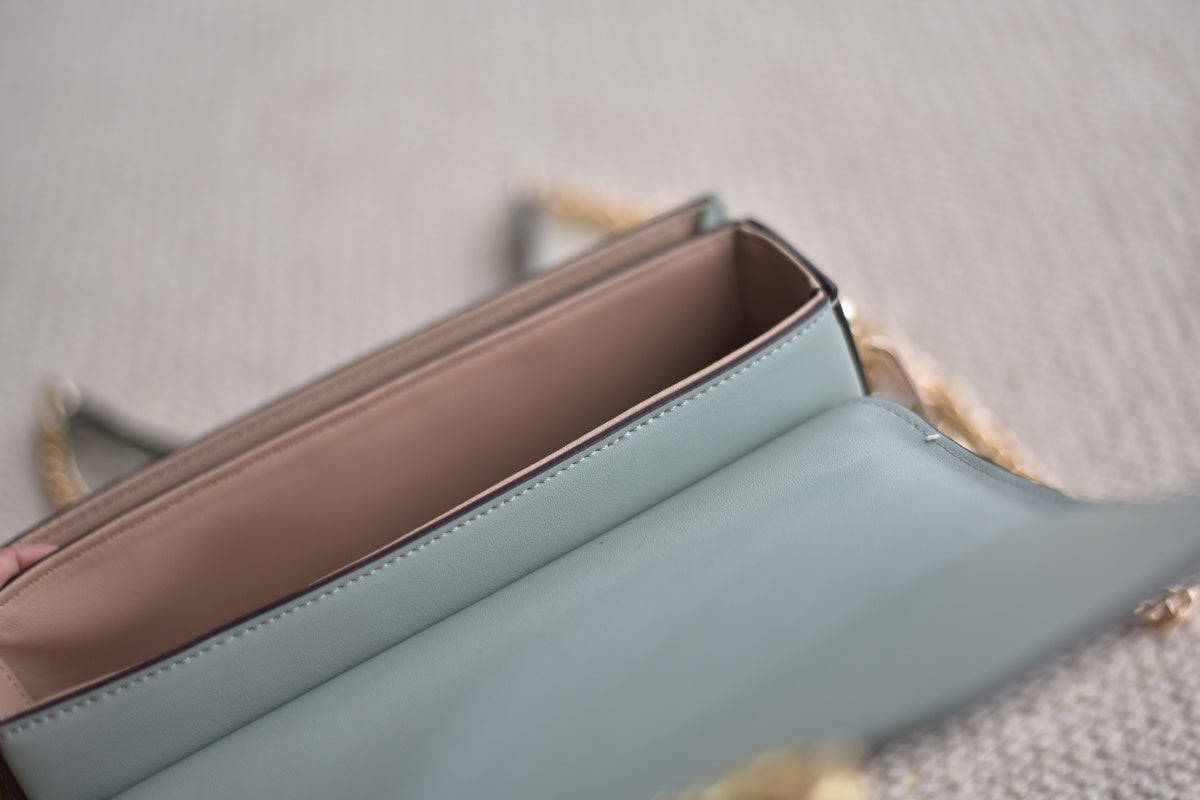 Classic fashion women's bag Green leather underarm bag