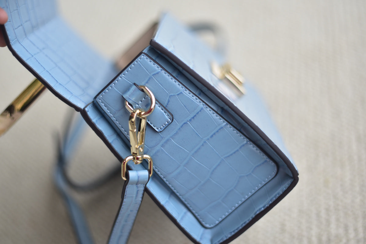 New autumn/winter blue alligator cowhide messenger bag